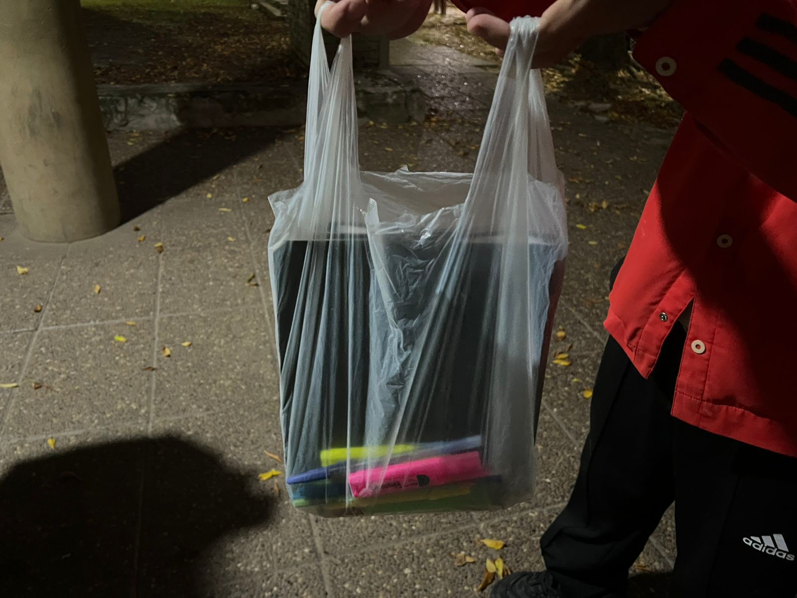 Colegios de Córdoba prohíben mochilas y piden usar bolsas transparentes