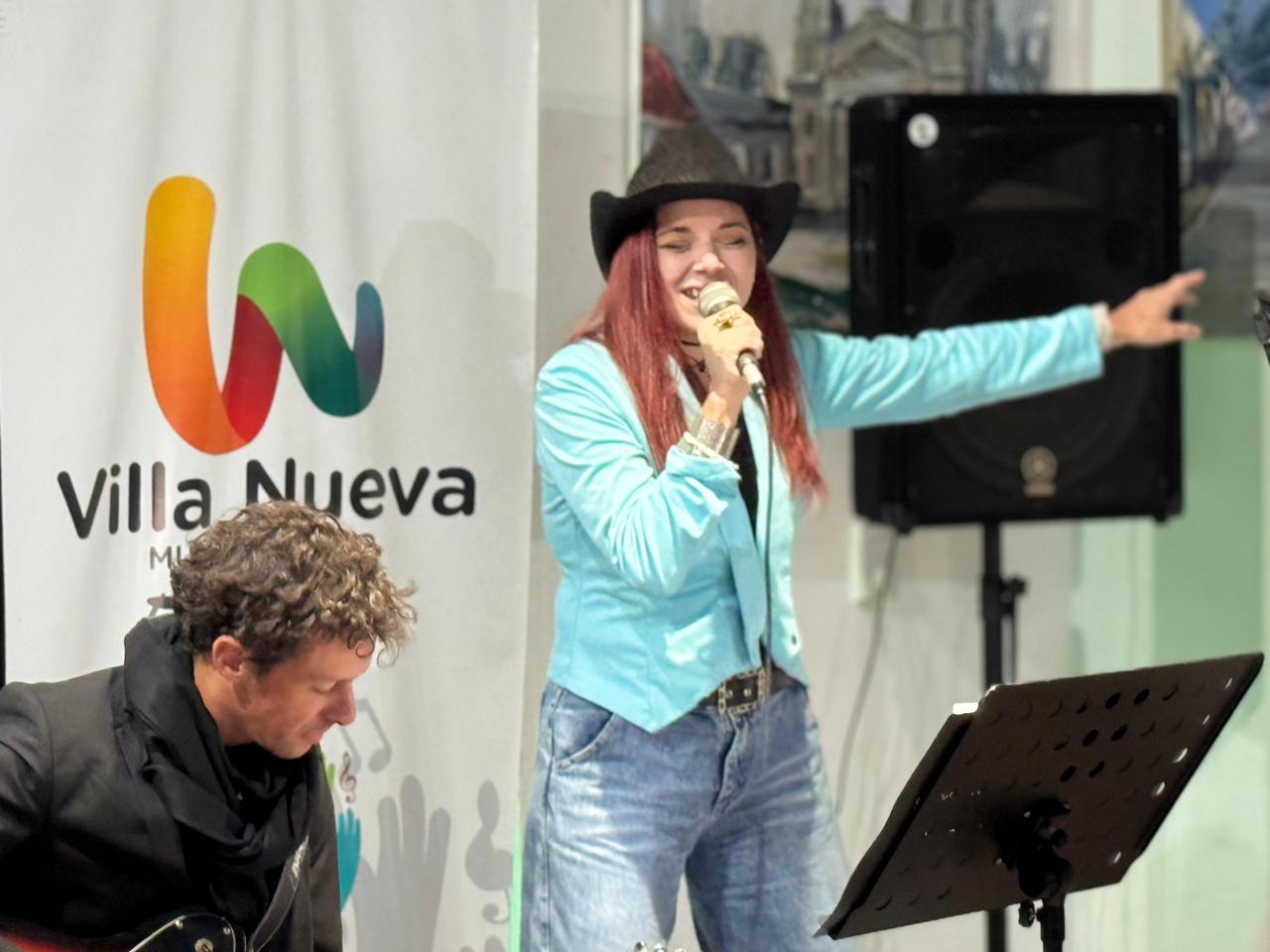 Villa Nueva celebró una noche de música con lleno total en la Casa de la Cultura