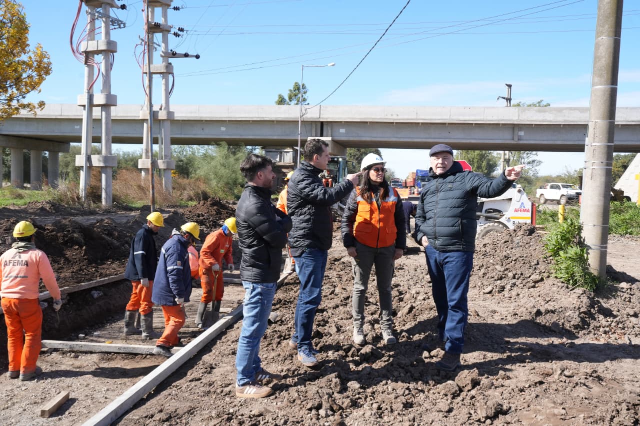 Avanzan las obras en el ingreso por Ruta 2 y Avenida Savio