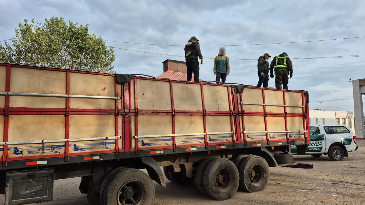 Hallaron en Villa Nueva un camión con 1.100 litros de éxtasis líquido