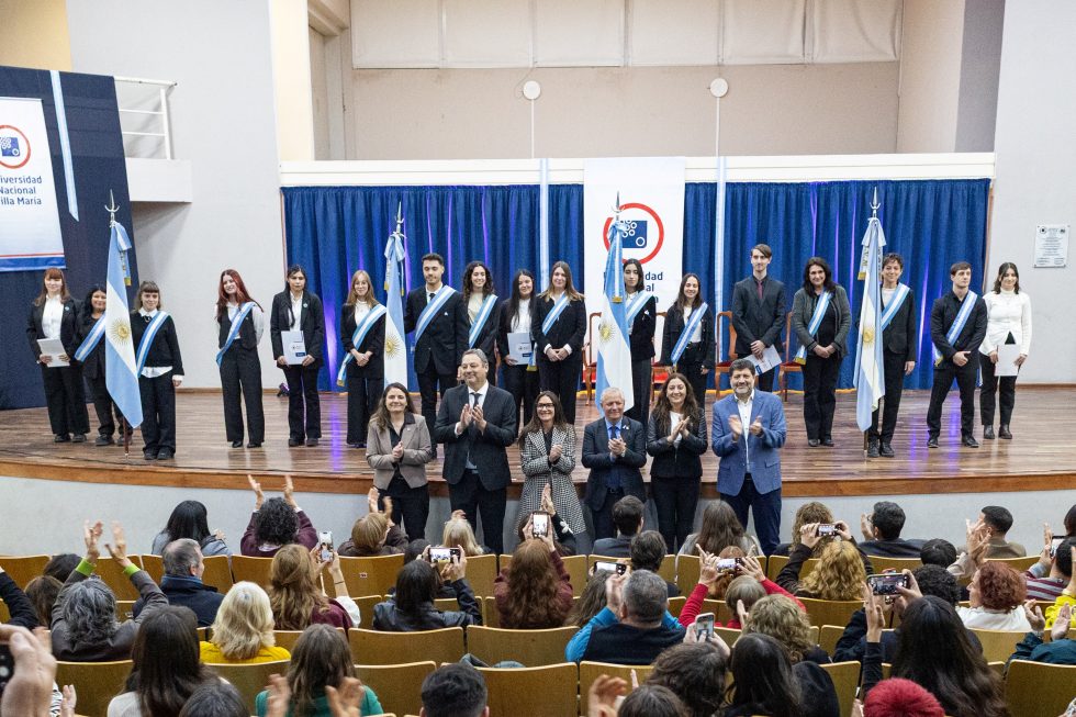 Asumieron los nuevos cuadros de abanderados y escoltas en la UNVM