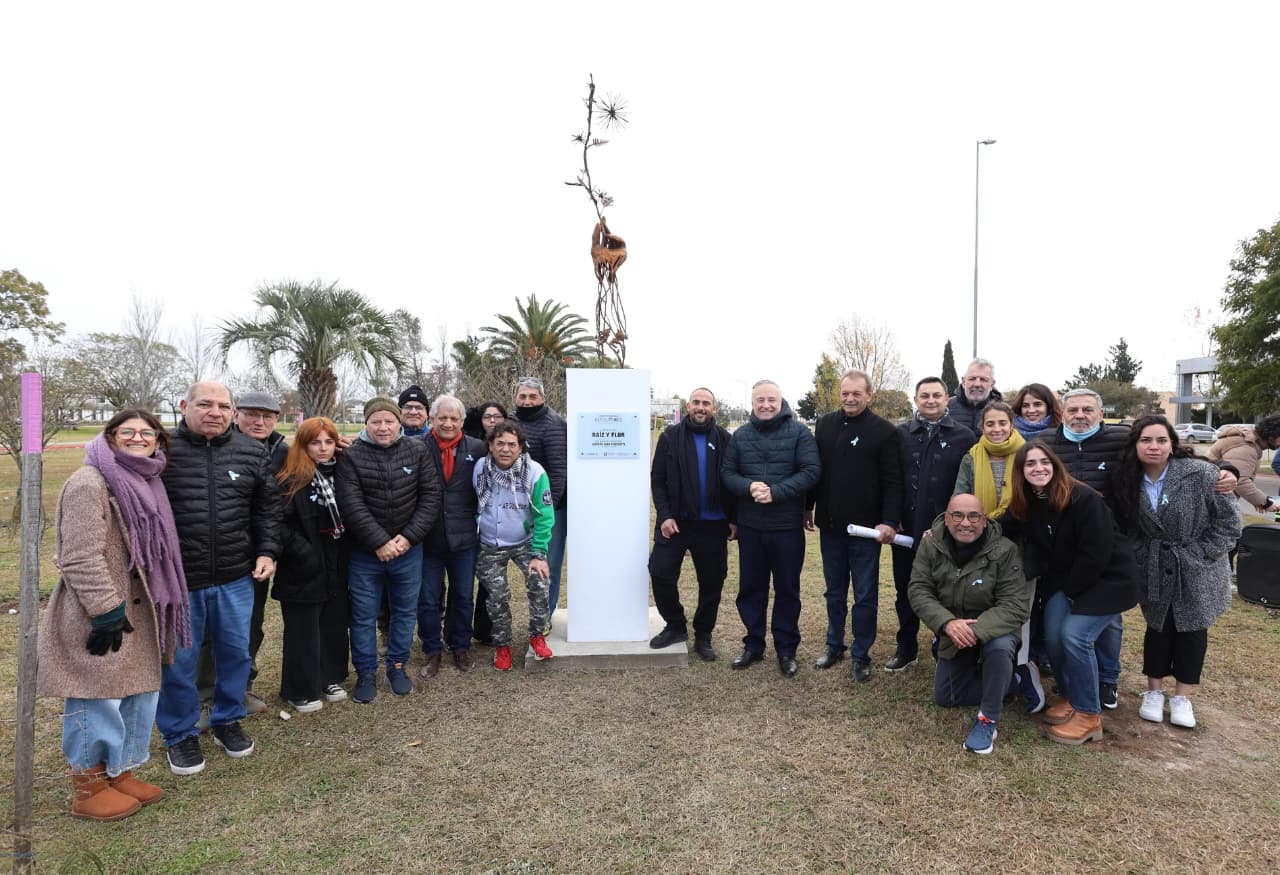 Se inauguró una nueva escultura sobre los Héroes de Malvinas en Villa María