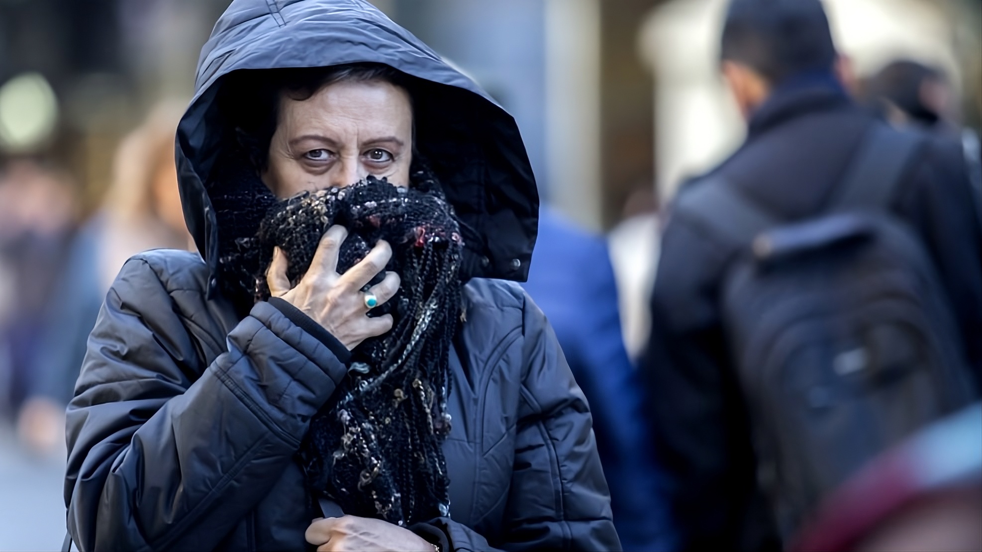 El frío extremo en la ciudad seguirá hasta el martes próximo