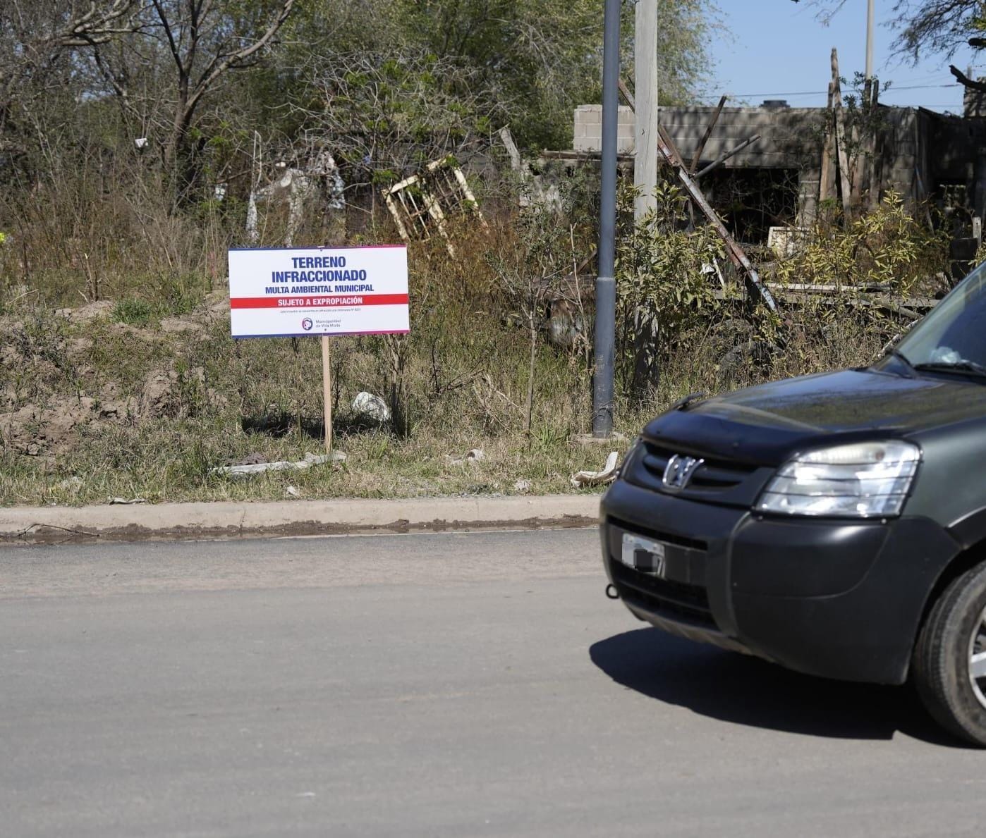 Villa María controla y fiscaliza terrenos baldíos en infracción por residuos y malezas