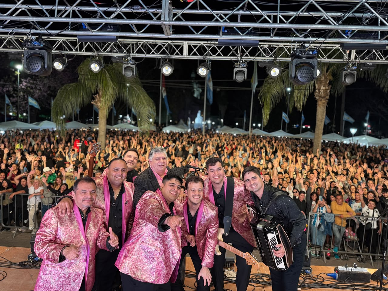 Música, emoción y luces para recibir los 200 años de Villa Nueva

