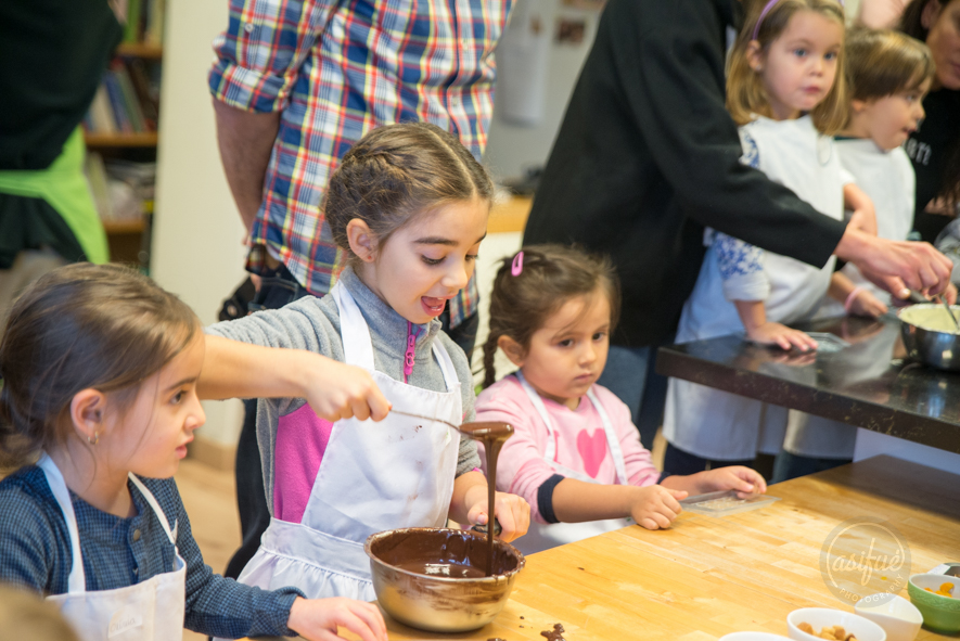 Una dulce propuesta para los más chicos: aprender a hacer bombones para mamá